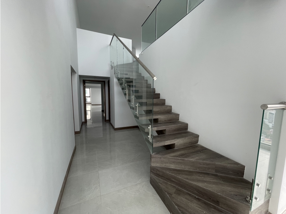 SEA CONFIABLE VENDE HERMOSO PENTHOUSE PARQUE URRACA AV BALBOA — foto 3