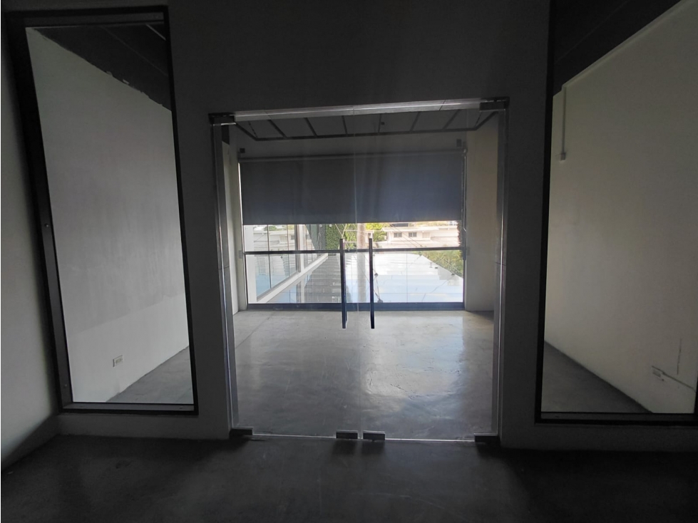 Local comercial listo para operar | Alto flujo vehicular y peatonal — foto 2