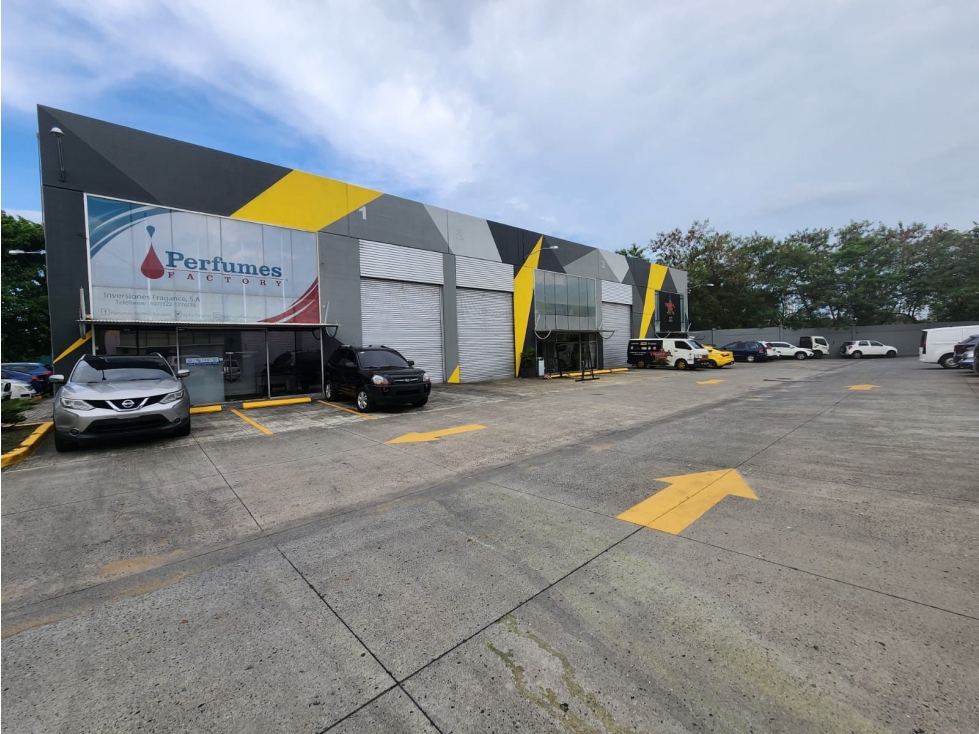 Galera Comercial 320 m² Showroom Oficina y Almacenaje en un Solo Lugar - 3