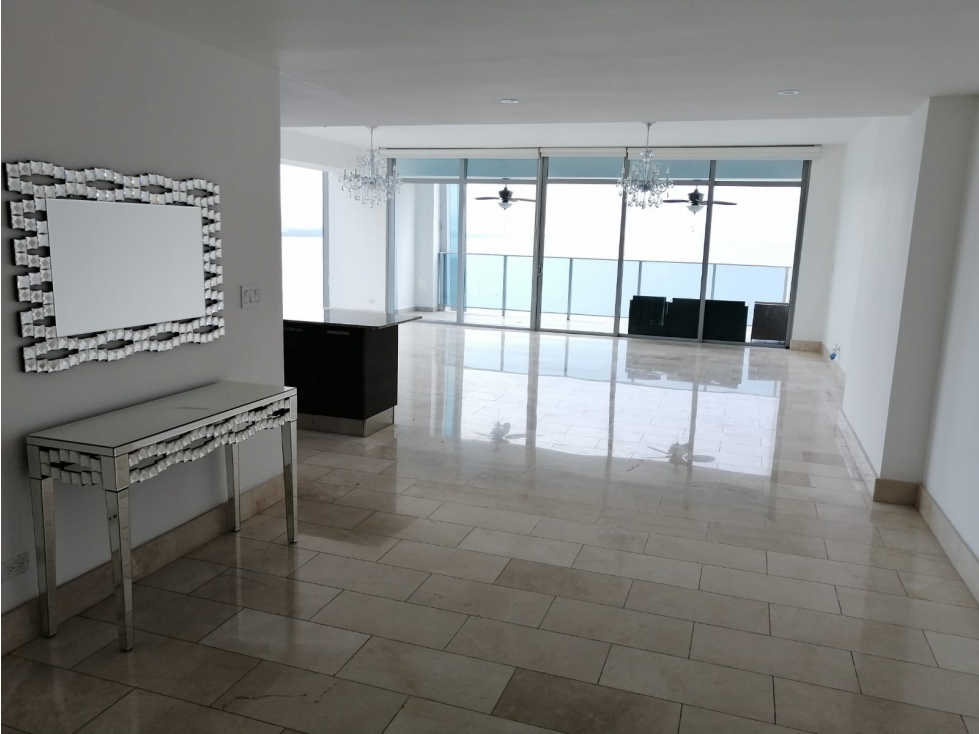 SEA CONFIABLE VENDE APARTAMENTO EN GRAND TOWER 3 RECAMARAS