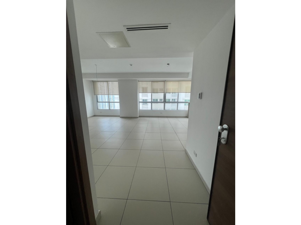 SEA CONFIABLE VENDE / ALQUILA APARTAMENTO PH MAUI COSTA DEL ESTE — foto 2