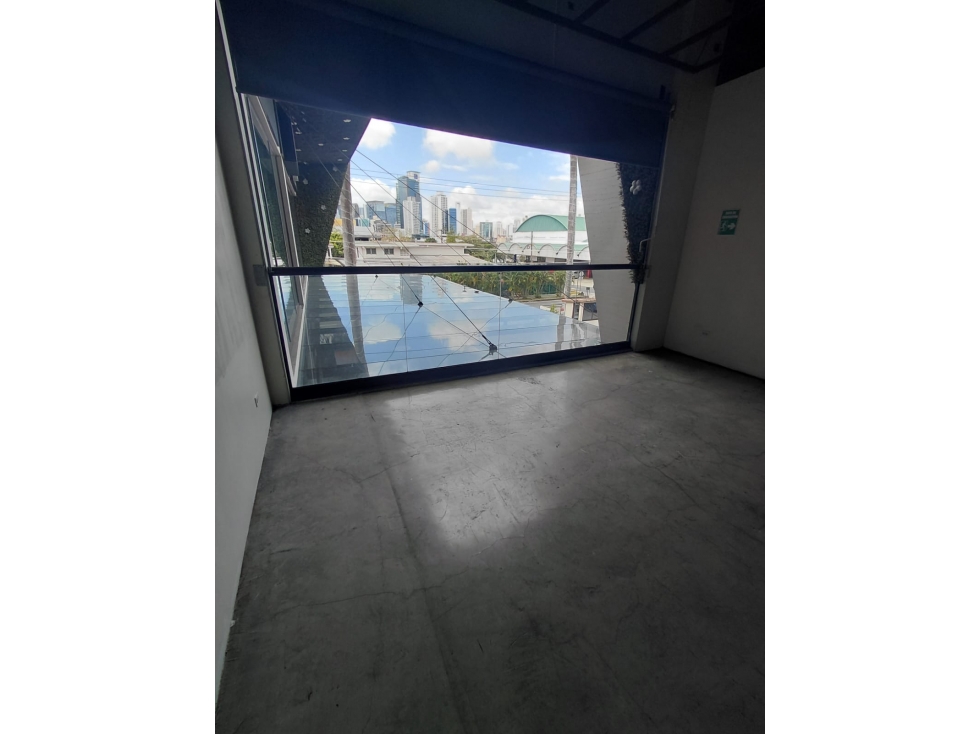 Local comercial listo para operar | Alto flujo vehicular y peatonal — foto 3