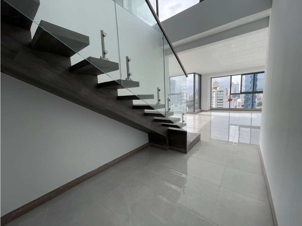 SEA CONFIABLE VENDE HERMOSO PENTHOUSE PARQUE URRACA AV BALBOA — foto 4