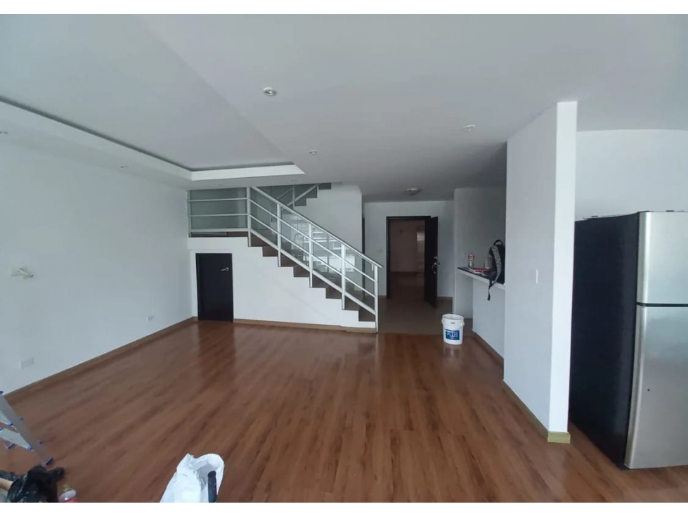 SEA CONFIABLE VENDE REMATE BANCARIO PH BAYFRONT TOWER