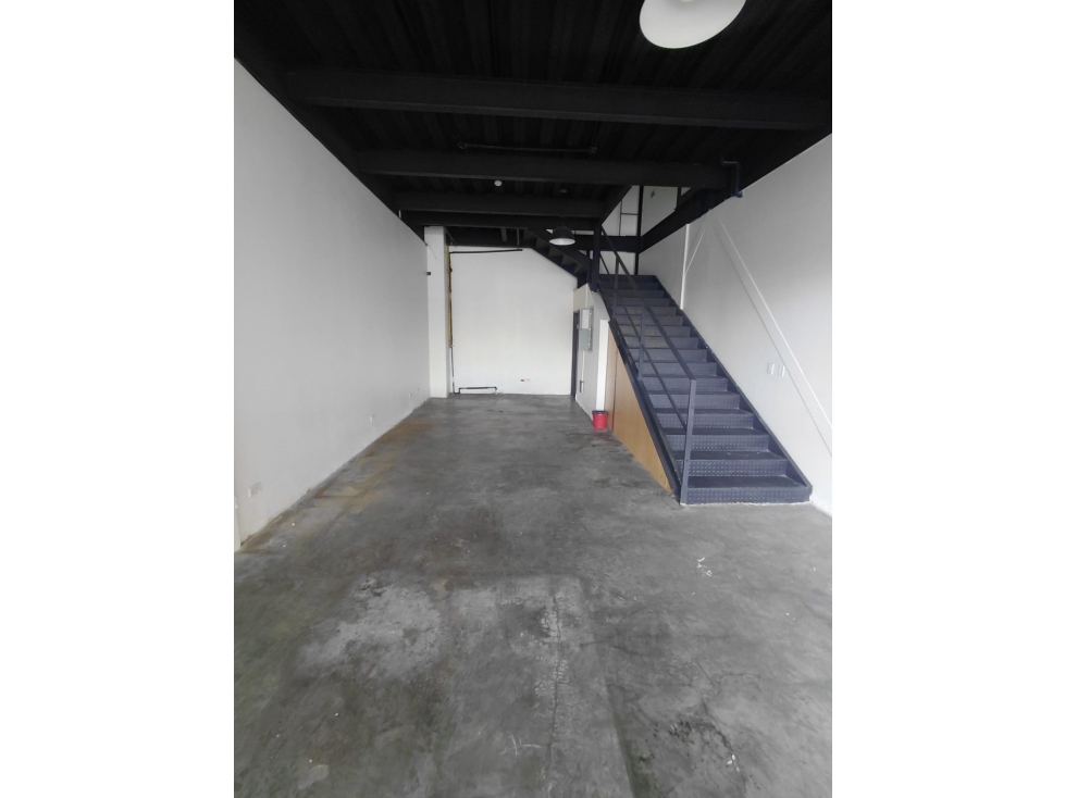Local comercial listo para operar | Alto flujo vehicular y peatonal — foto 4
