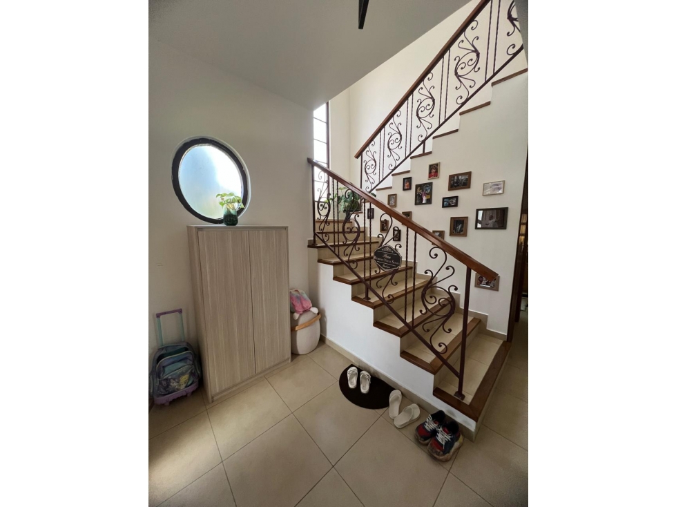 SEA CONFIABLE ALQUILA HERMOSA CASA EN EL DORAL — foto 5