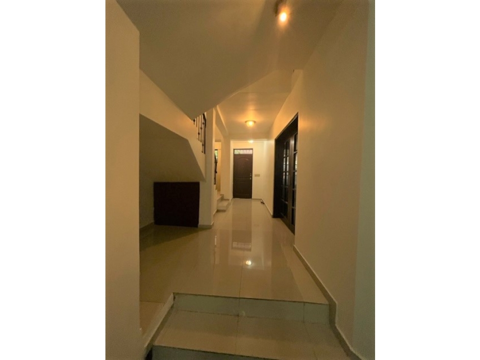 SEA Confiable Vende Hermosa Casa en Llanos de Curundu — foto 3