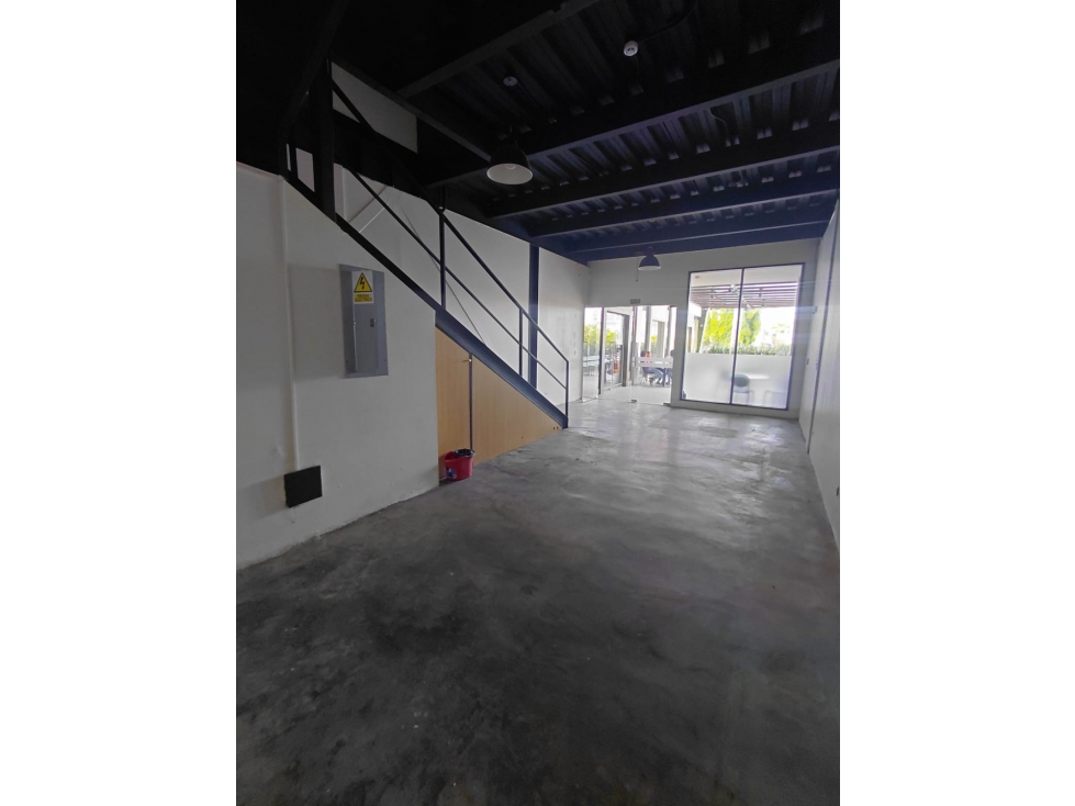 Local comercial listo para operar | Alto flujo vehicular y peatonal — foto 5