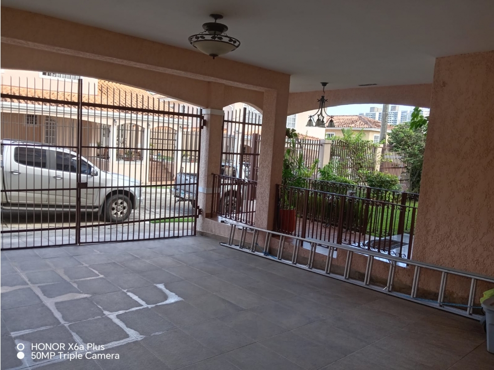 SEA CONFIABLE VENDE CASA EN FUENTE DEL FRESNO ALTOS DE PANAMA — foto 3