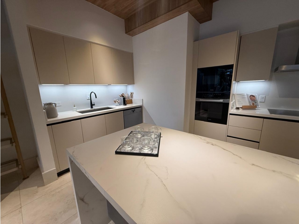 SEA CONFIABLE VENDE APARTAMENTO EN PH OCEANA 2 RECAMARAS — foto 3