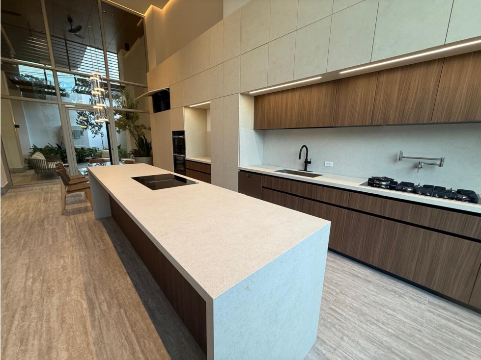 SEA CONFIABLE VENDE APARTAMENTO EN PH OCEANA 2 RECAMARAS