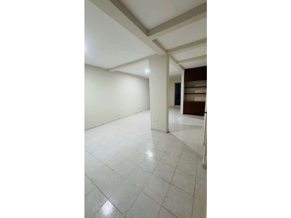 PRECIOSA Casa en Venta en calle principal — foto 3