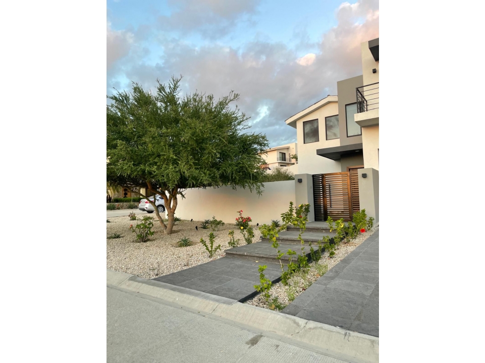 Exclusiva Casa en Renta en Club Campestre San José!