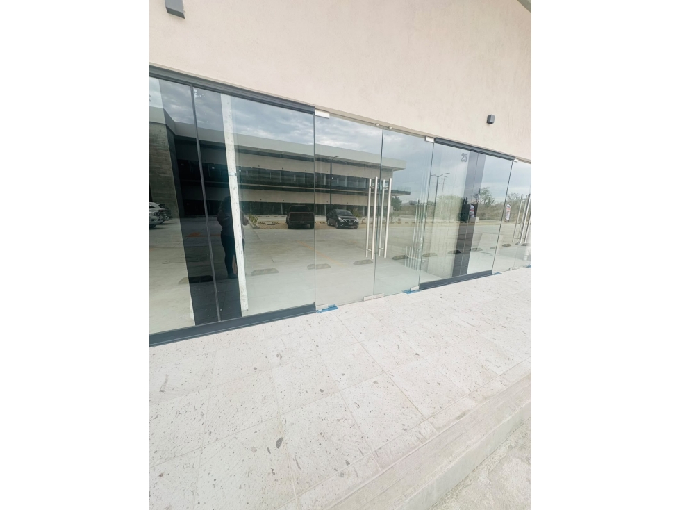 RENTA DE LOCAL COMERCIAL EN PLAZA JACARANDAS, CABO SAN LUCAS, IB-52 - 1
