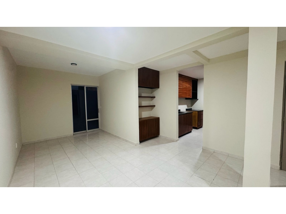 PRECIOSA Casa en Venta en calle principal — foto 4