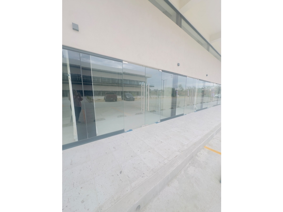 RENTA DE LOCAL COMERCIAL EN PLAZA JACARANDAS, CABO SAN LUCAS, IB-52 - 2