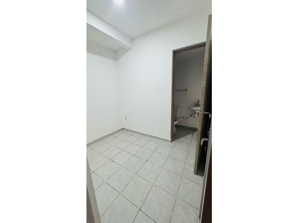 PRECIOSA Casa en Venta en calle principal — foto 5