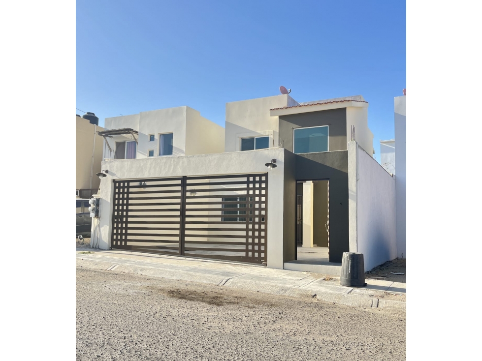 TU NUEVA CASA!! En venta 2 rec. 1.5 baños zona Pacifico