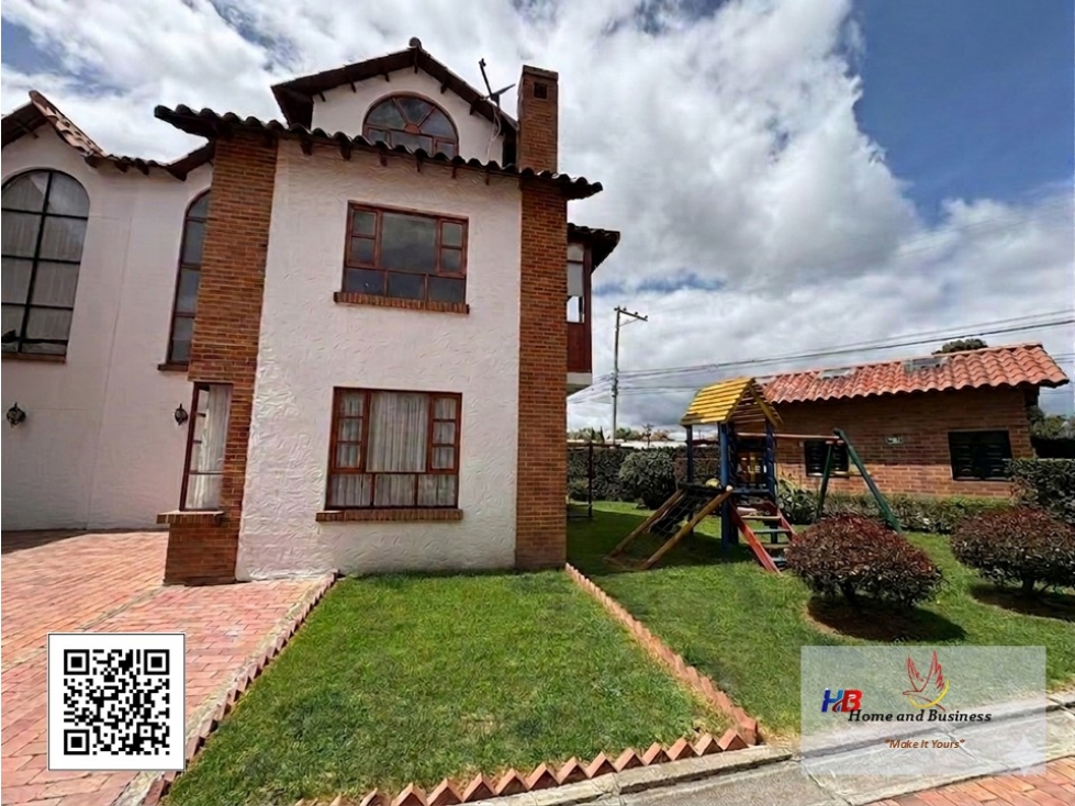 Espectacular Casa Esquinera de Tres Niveles en Cota