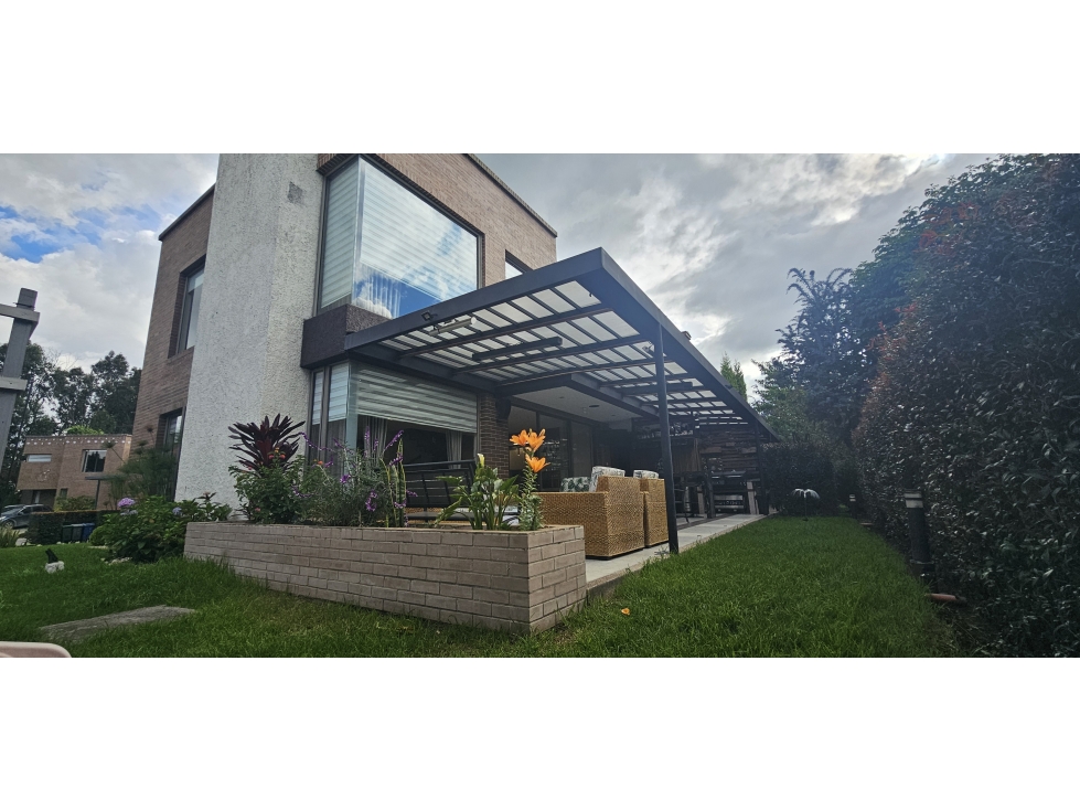 Hermosa, iluminada, exclusiva, remodelada Casa en Palo de Agua Cota