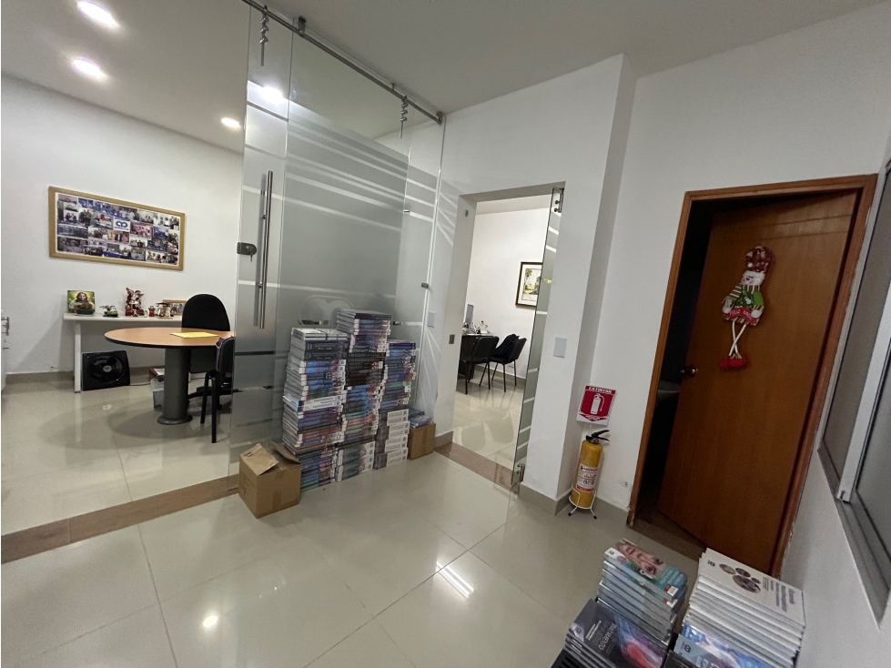 APARTA - OFICINA EN VENTA - EL MEJOR PUNTO DE LAURELES