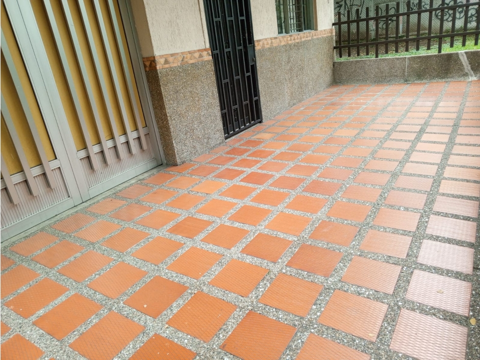 VENTA DE CASA LOTE HABITABLE EN SANTA LUCIA