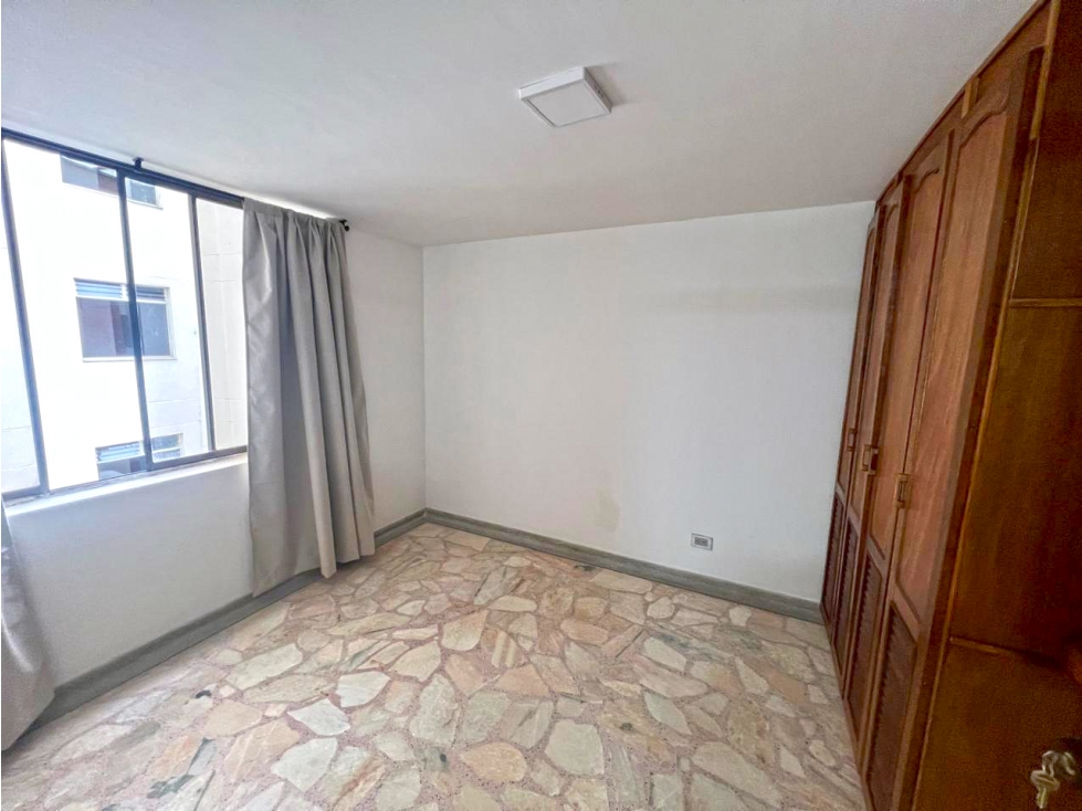 SE ARRIENDA APARTAMENTO EN EL EDIFICIO ARANJUEZ - SECTOR LA CASTELLANA - 5