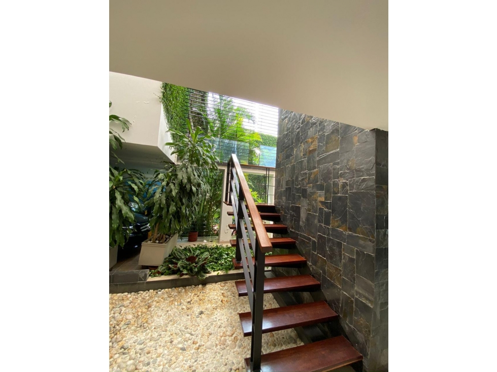 CASA DE LUJO EN VENTA CON PISCINA, ENERGÍA SOLAR - CRISTALES — foto 2