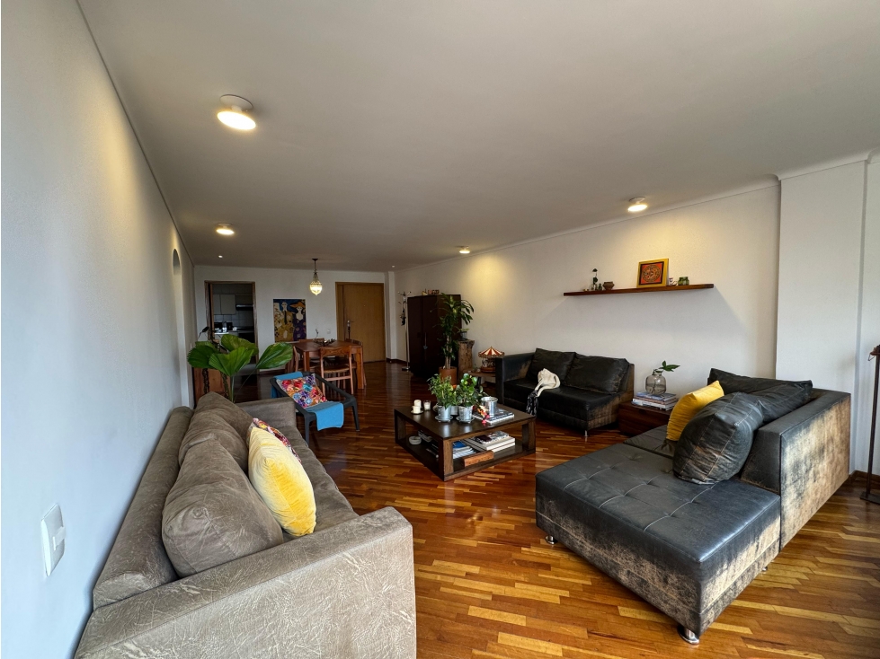 EN VENTA AMPLIO APARTAMENTO EN EXCLUSIVO SECTOR DE EL POBLADO