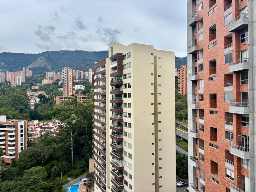 APARTAMENTO AMPLIO E ILUMINADO DUPLEX EN EL POBLADO — foto 4
