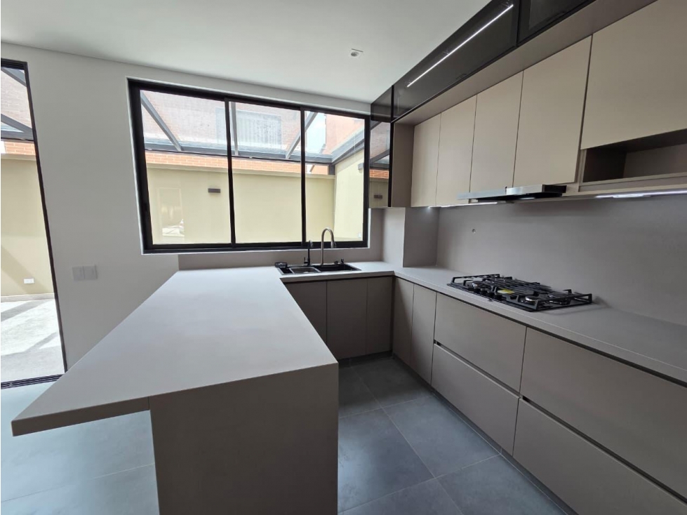 CÓMODA Y ACOGEDORA CASA EN EL RETIRO — foto 4