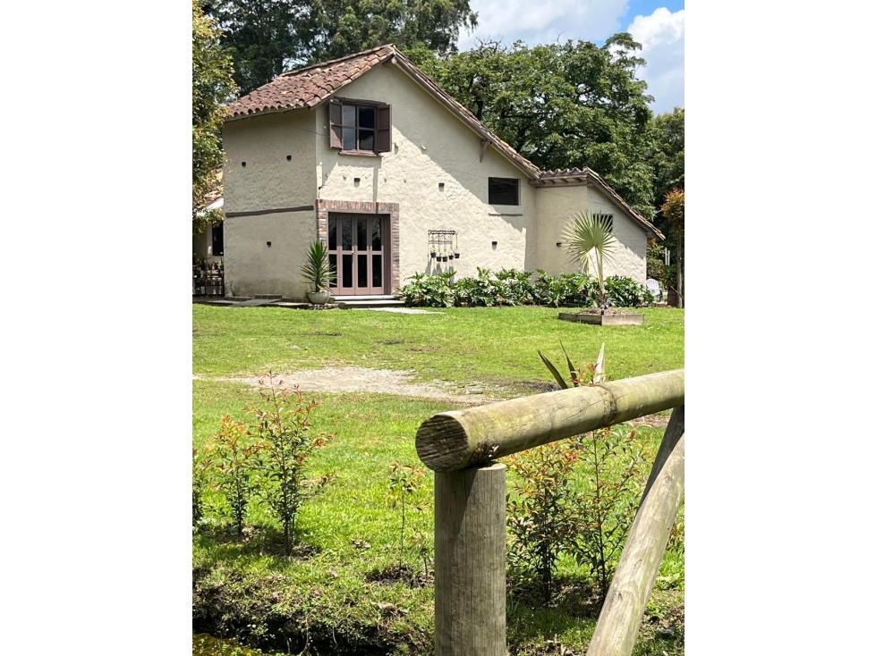ARRIENDO CASA CERCA A MALL LLANOGRANDE, RIONEGRO