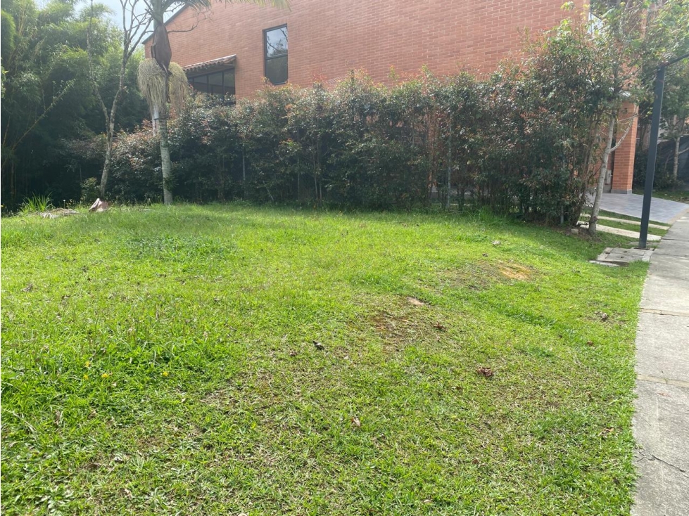 LOTE EN EL RETIRO, UNIDAD CERRADA