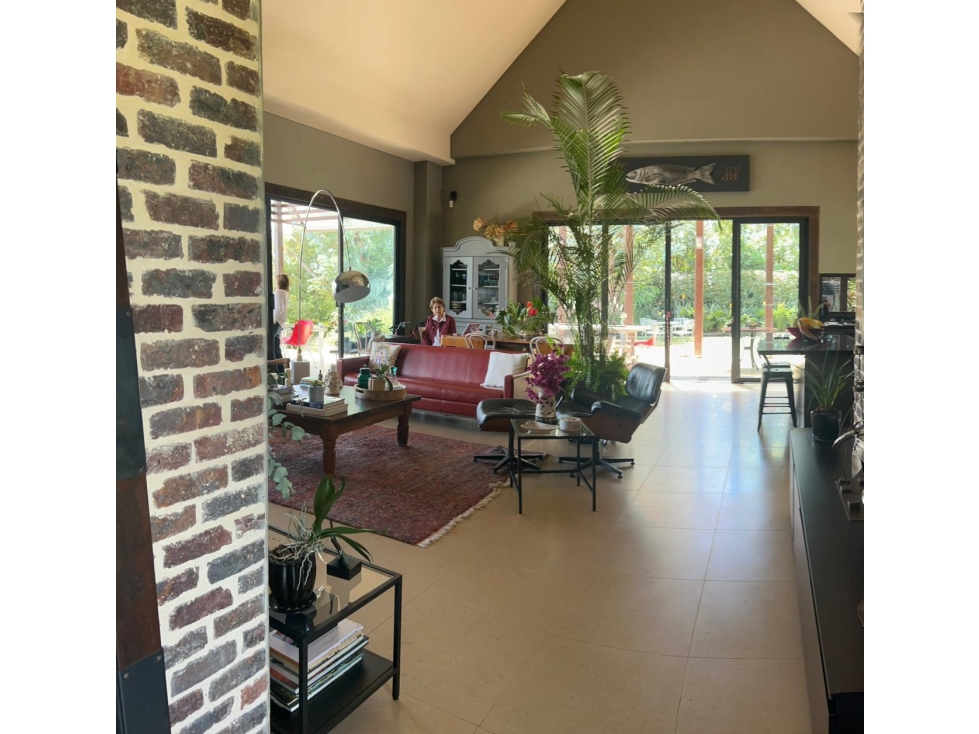VENDO Y ARRIENDO HERMOSA CASA INDEPENDIENTE EN RIONEGRO