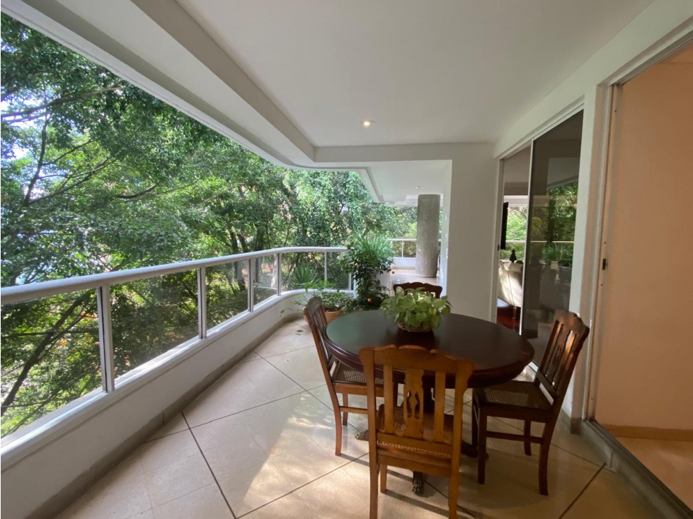 EXCLUSIVO Y AMPLIO APARTAMENTO EN EL POBLADO — foto 6