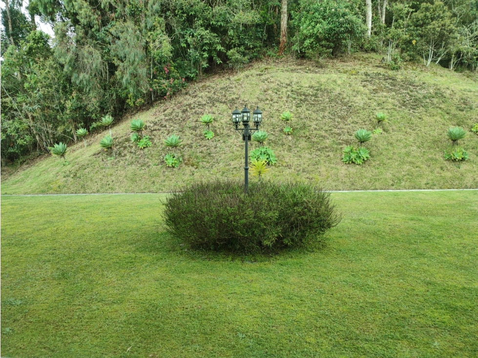 HERMOSA CASA ESQUINERA EN ALTO DE LAS PALMAS, ENVIGADO — foto 3