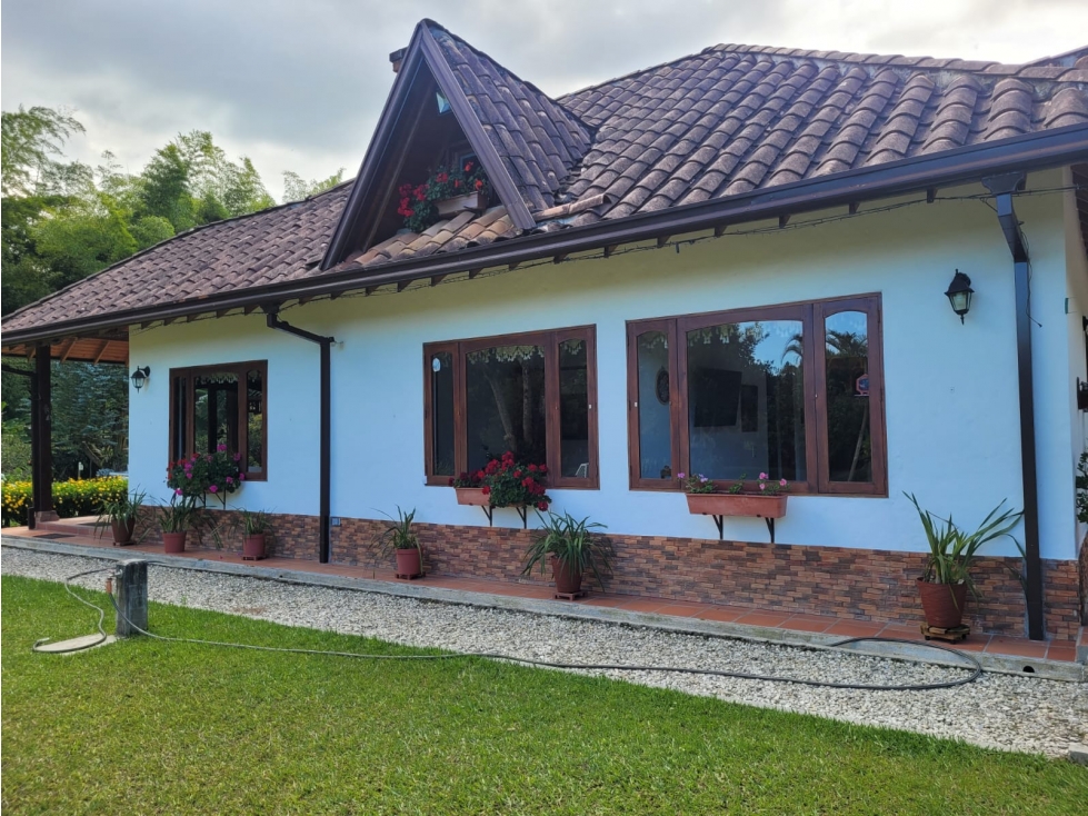 CÁLIDA Y HERMOSA CASA CAMPESTRE EN RIONEGRO — foto 4