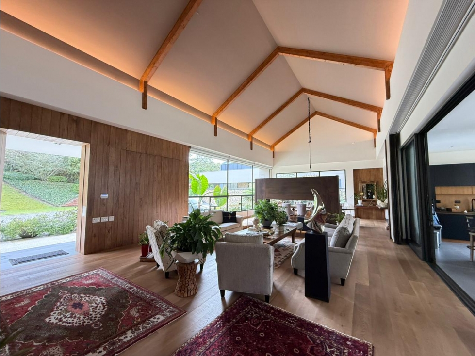 HERMOSA CASA EN ALTO DE PALMAS, ENVIGADO