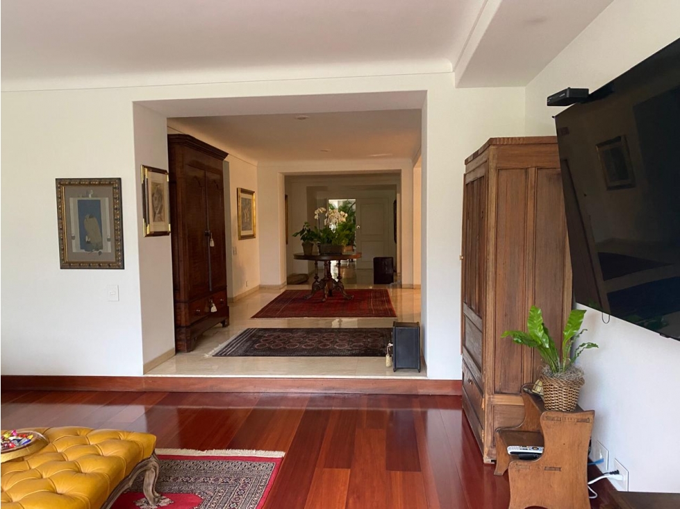 EXCLUSIVO Y AMPLIO APARTAMENTO EN EL POBLADO — foto 4