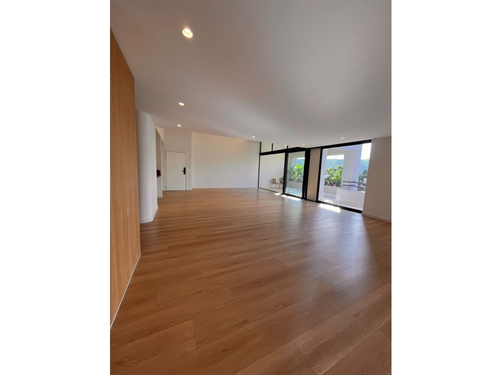 VENTA APARTAMENTO DUPLEX DISEÑO ATEMPORAL - LINDA VISTA, EL POBLADO — foto 2