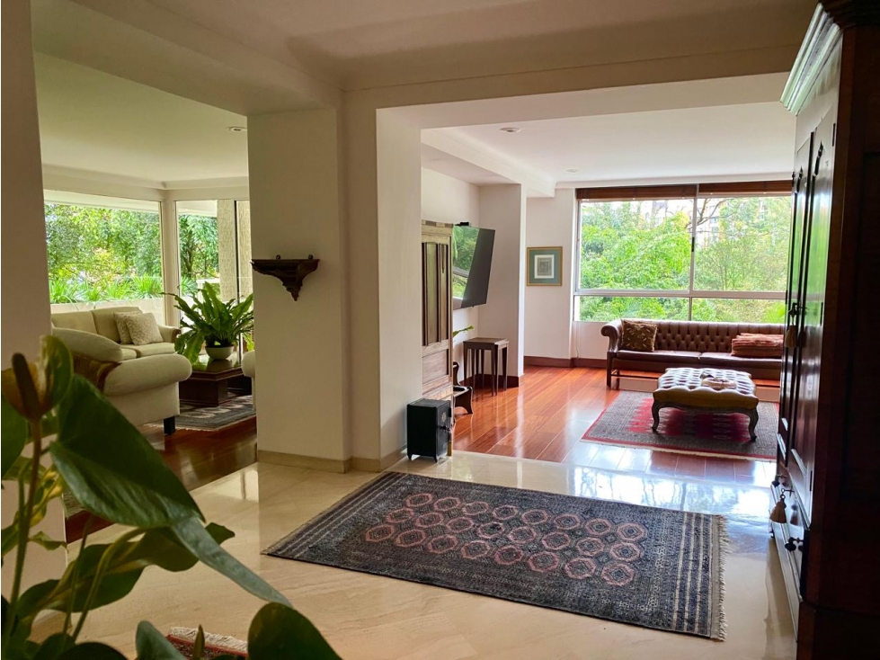 EXCLUSIVO Y AMPLIO APARTAMENTO EN EL POBLADO — foto 5
