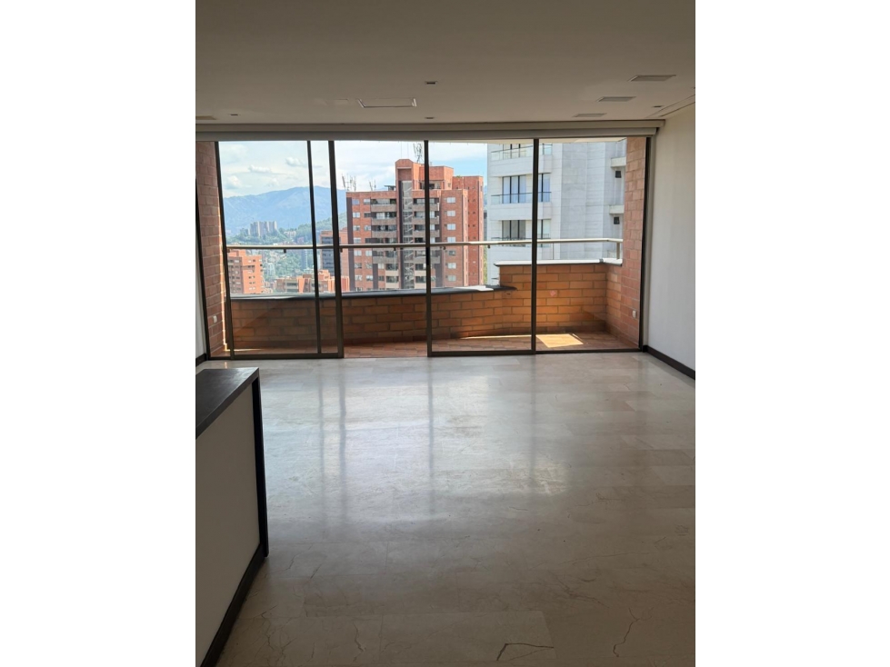 AMPLIO APARTAMENTO, EN UBICACION ESTRATEGICA EN EL POBLADO — foto 2