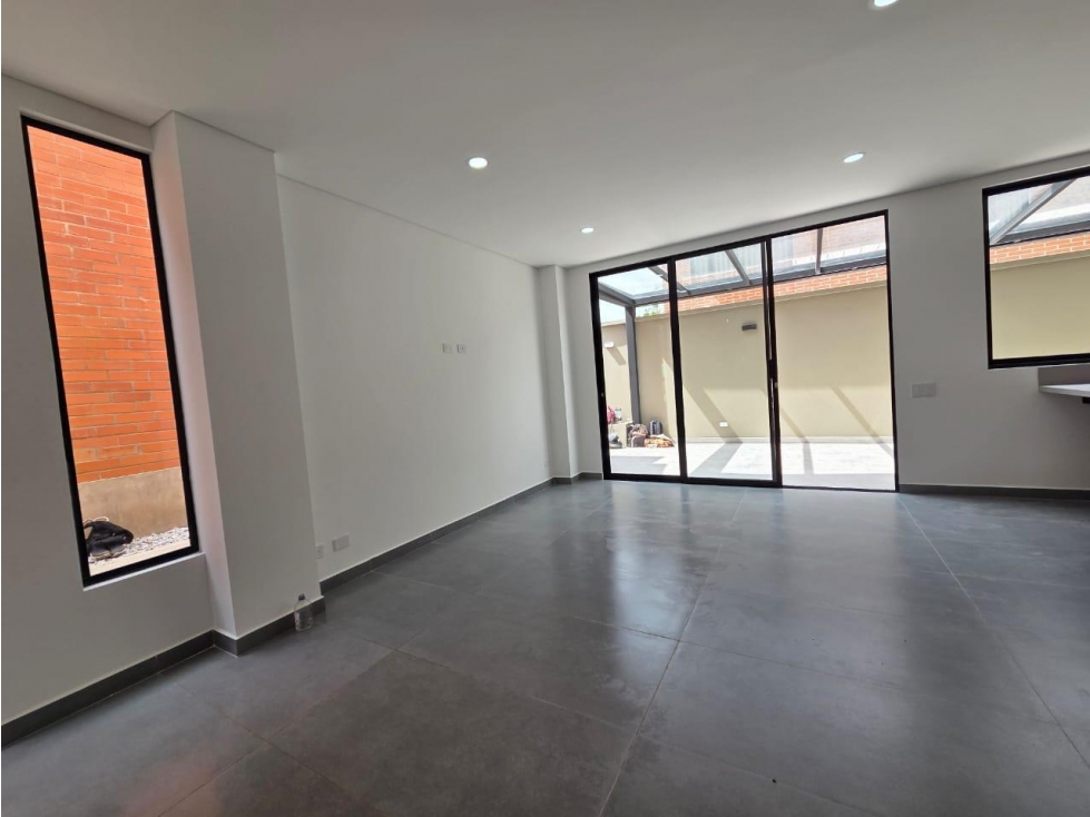 CÓMODA Y ACOGEDORA CASA EN EL RETIRO — foto 3