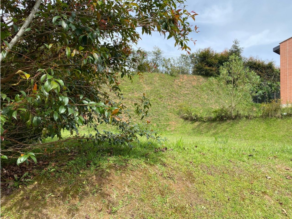 LOTE EN UNIDAD CERRADA EN EL RETIRO — foto 2