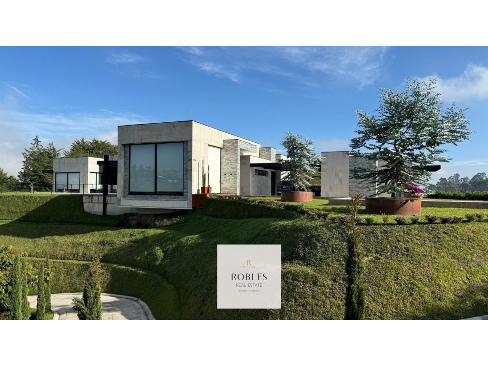 EN VENTA ESPECTACULAR CASA MODERNA EN LA CEJA