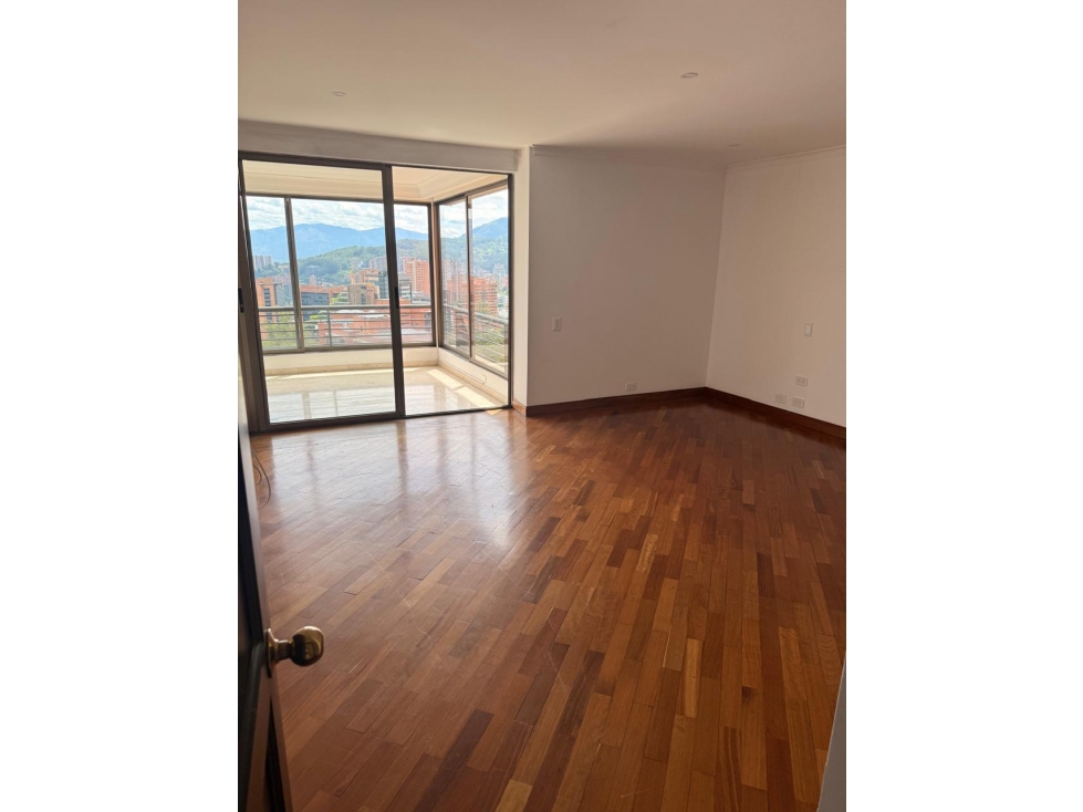 HERMOSO Y CLASICO APARTAMENTO EN EL POBLADO — foto 3
