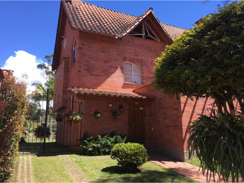 VENTA HERMOSA CASA UBICADA EN URBANIZACIÓN CERRADA- RIONEGRO — foto 2