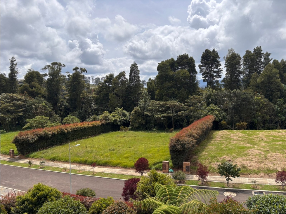 VENTA LOTE EN UNIDAD CERRADA, SECTOR LA ACUARELA - ALTO DE LAS PALMAS