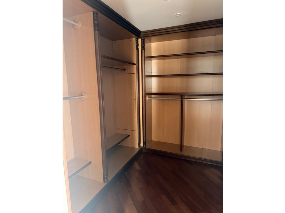 HERMOSO Y CLASICO APARTAMENTO EN EL POBLADO — foto 5