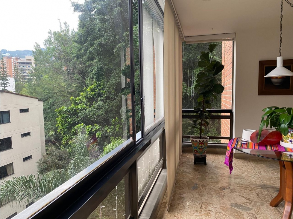 AMPLIO E ILUMINADO APARTAMENTO EN VENTA EN EL POBLADO — foto 3